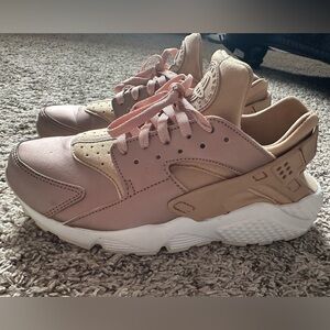 Rose Gold Nike Huaraches